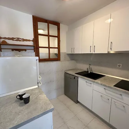 Porthos Apartmán *