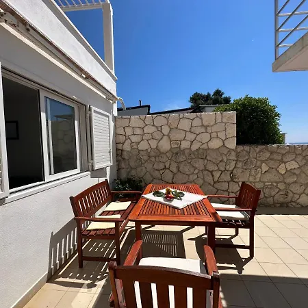 Porthos Apartament *