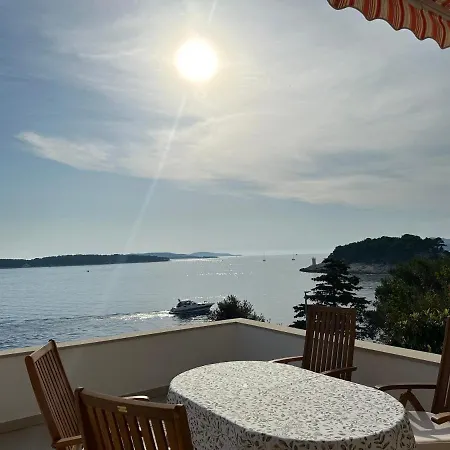 Porthos Apartmán *