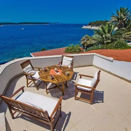 Porthos Apartament *