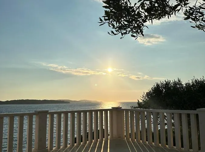 Porthos Lägenhet Hvar Town