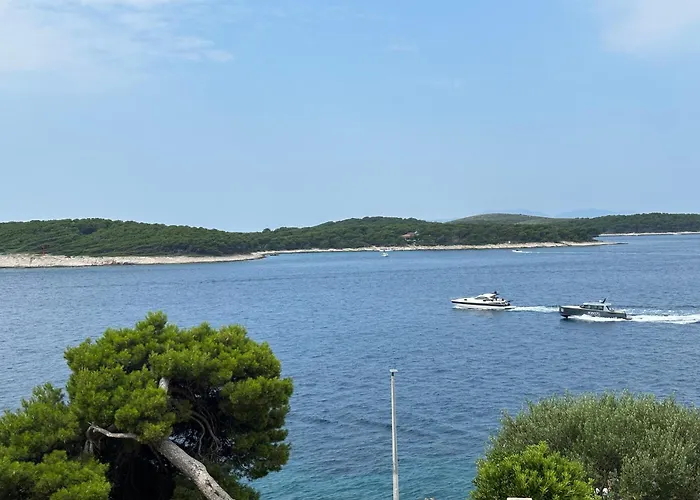 Porthos * Hvar Town