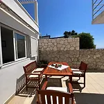 Porthos Apartment *