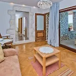 Apartment Porthos