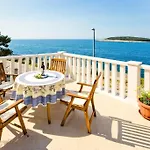 Porthos Apartment Hvar Town