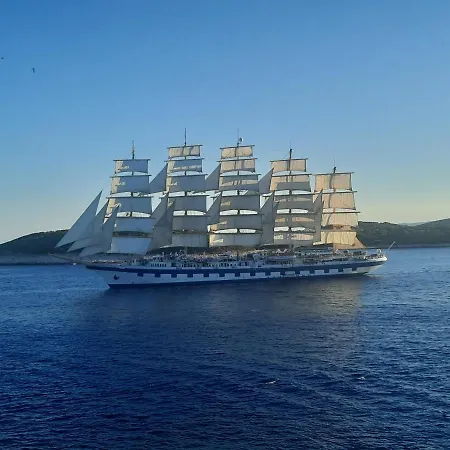 Porthos * Hvar Town