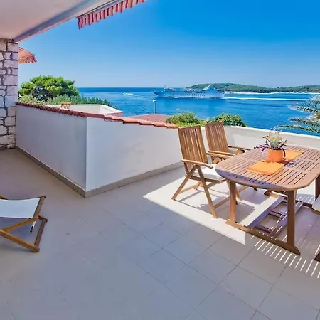 Porthos Hvar Town