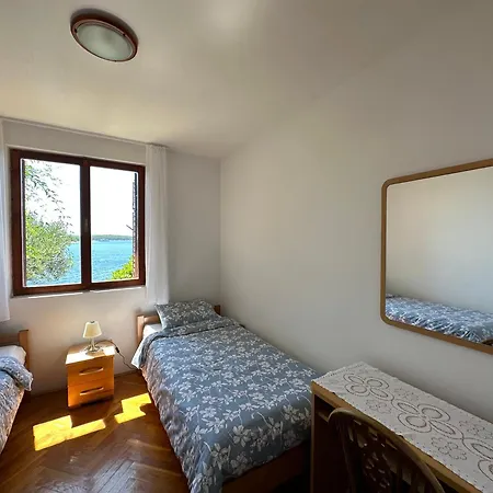 Porthos Daire Hvar Town