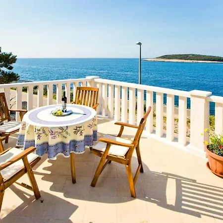 Porthos Daire Hvar Town